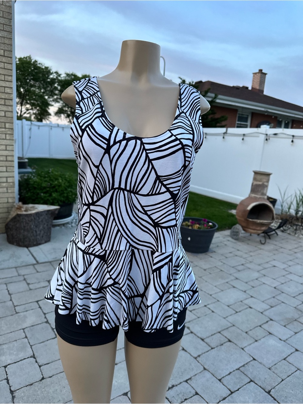 Ambar peplum white/black blouse size L